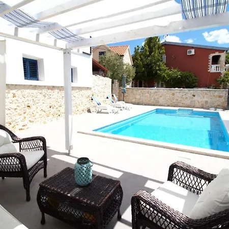 Beautiful Dalmatian Stone House With Swimming Pool يزيرا