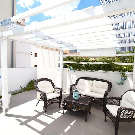 Villa Beautiful Dalmatian Stone House With Swimming Pool Jezera