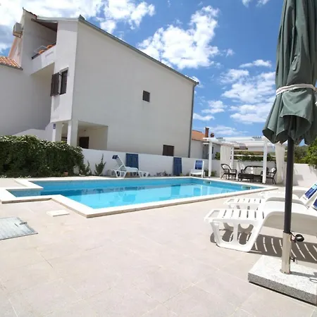Beautiful Dalmatian Stone House With Swimming Pool فيلة يزيرا